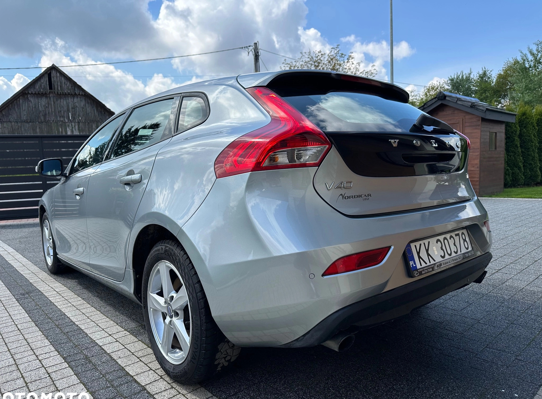 Volvo V40 cena 42500 przebieg: 170000, rok produkcji 2014 z Kraków małe 742